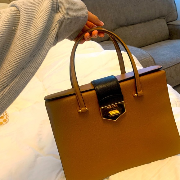 Prada bag - Picture 4 of 8